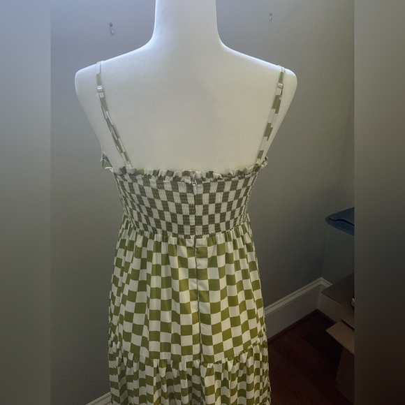 En Saison Smocked Midi Dress Checkerboard Green - Size Medium - Picture 6 of 9